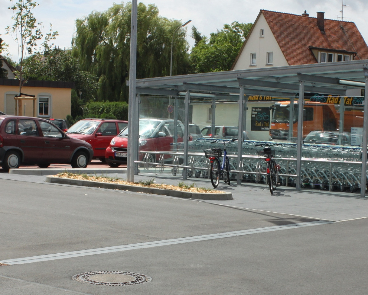 Quartiers-gewerbeflaechen-parkplatz-referenz-rottenburg-lidl-markt-ACO-pfuhler