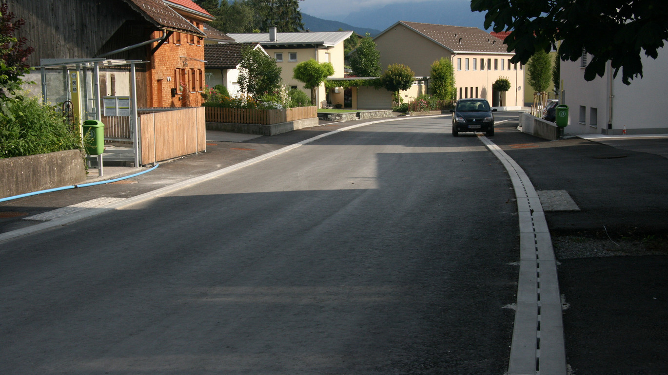 Entwaesserungsrinne-schlitzrinne-din-en-1433-verkehrsflaechen-ACO-pfuhler