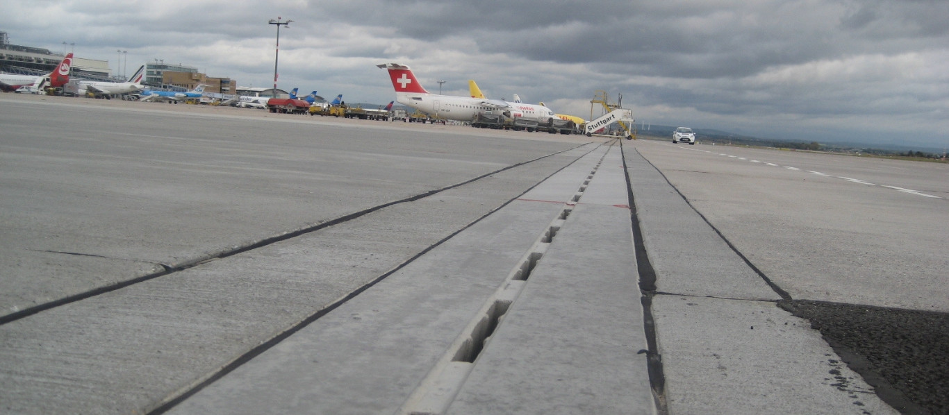 Header-referenz-flughafen-stuttgart-ACO-pfuhler